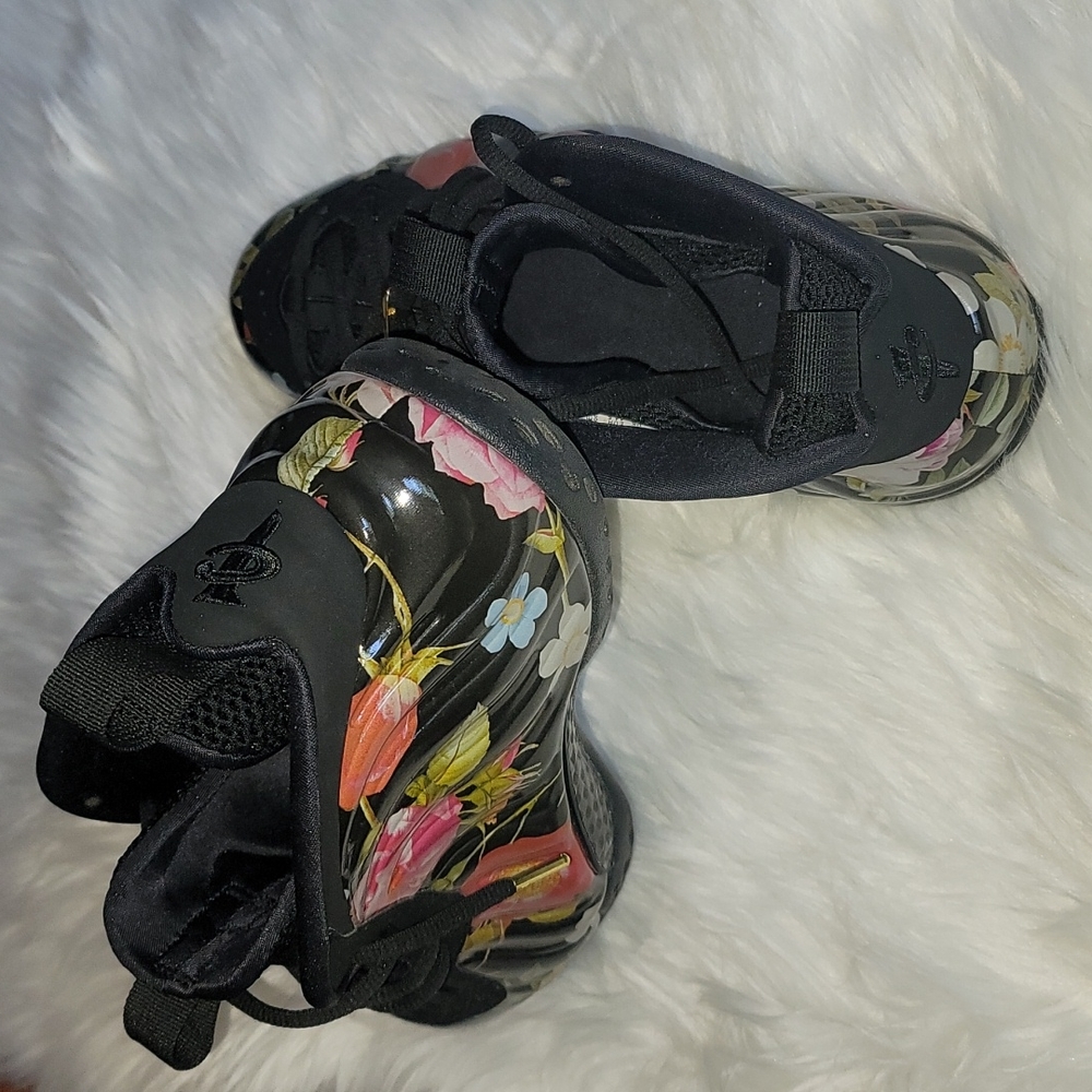 Womens size 12 Nike Foamposites